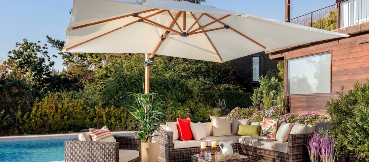 Cómo decorar tu terraza con pequeñas dosis de color  