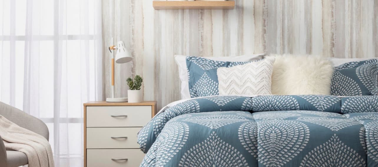 Cómo pegar papel mural en 5 pasos