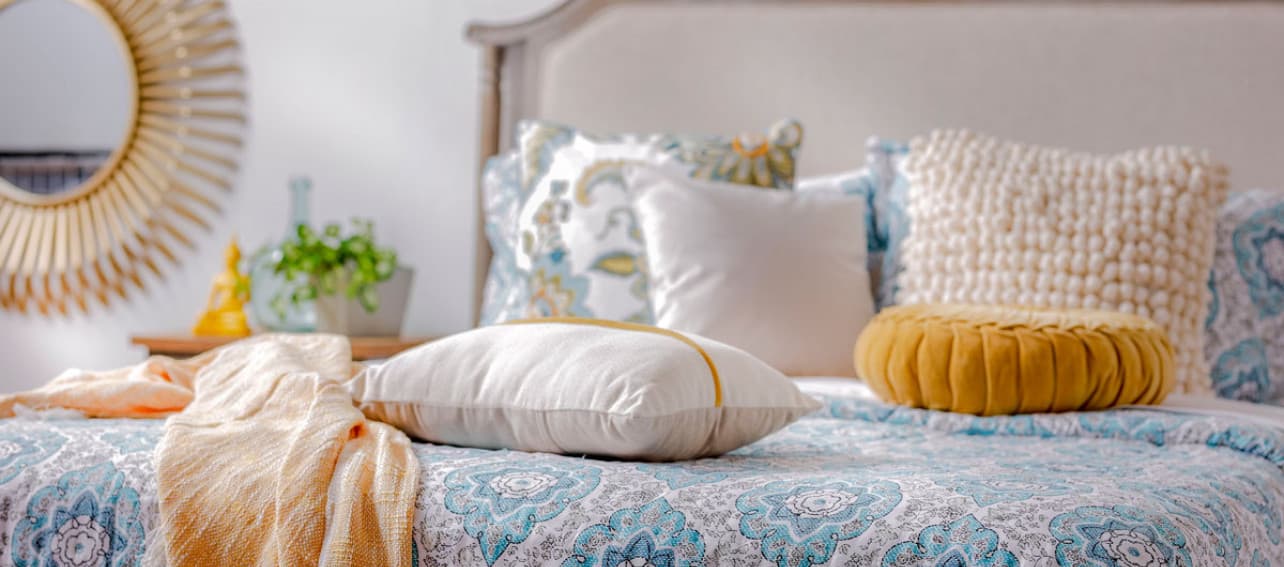 8 trucos infalibles para iluminar y decorar un dormitorio oscuro