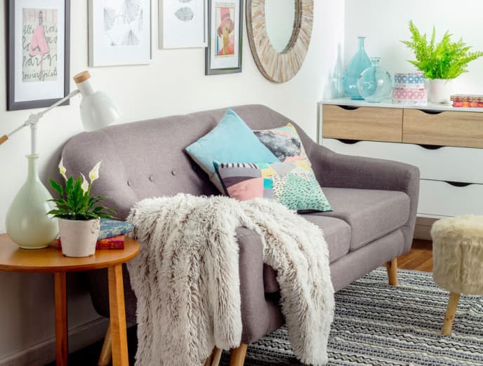 ¿Cuántos cojines debo usar en el sofá, el sillón y la cama?